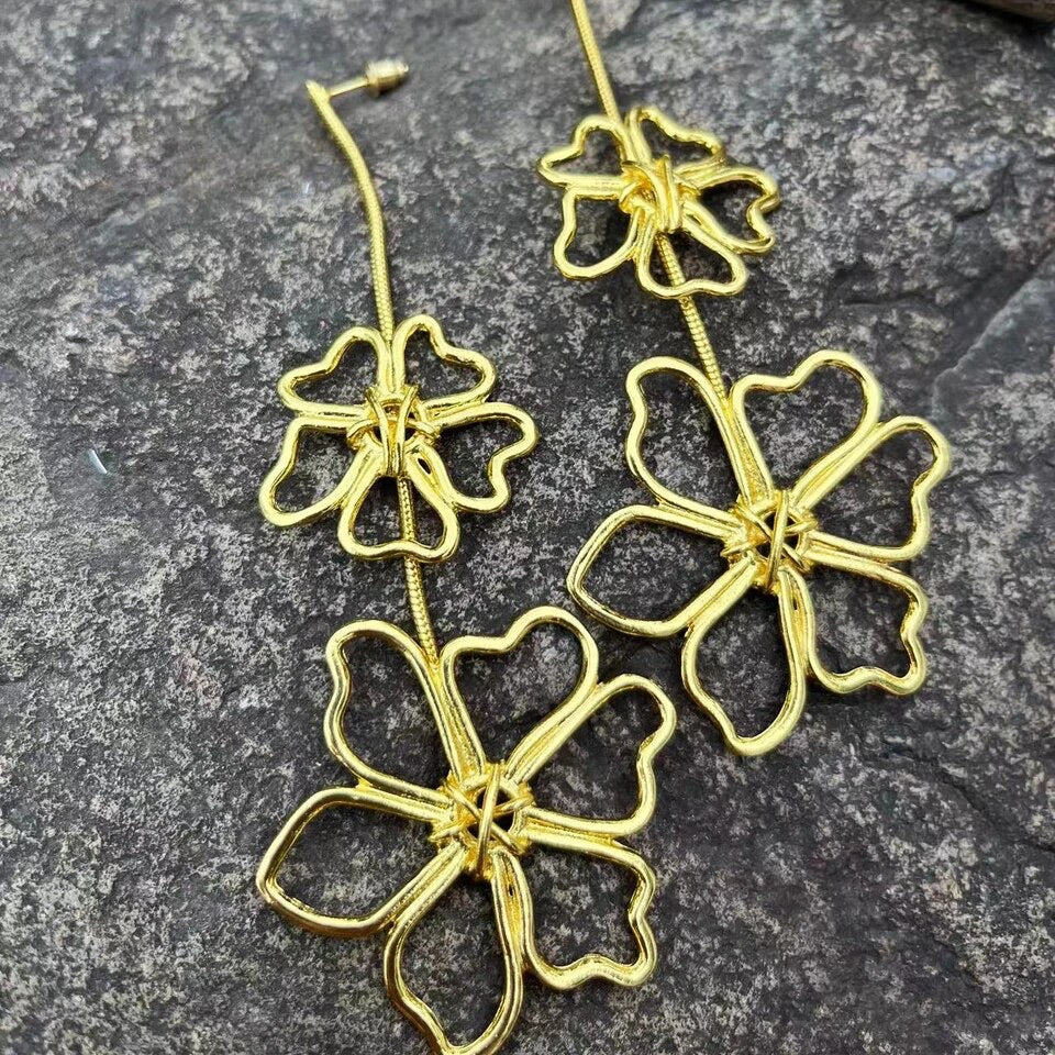 ROSA EARRING