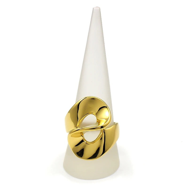 SWIRLY RING